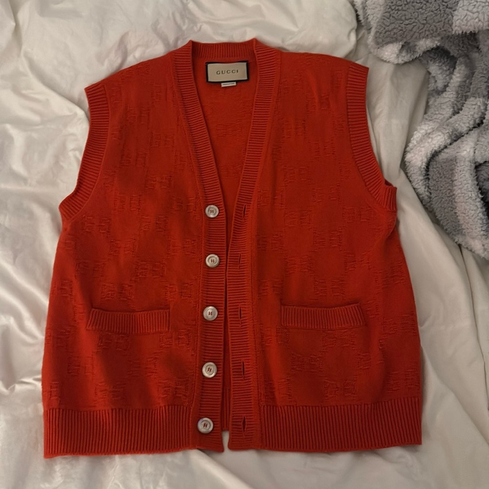 Gucci orangee knitted vest size medium